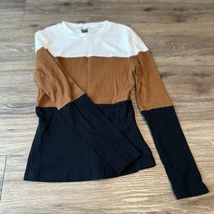 New color block long sleeve made of cotton. Size XS (US 2 / EU 34)